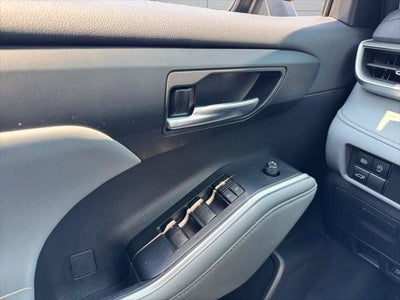 2023 Toyota Highlander XLE FWD