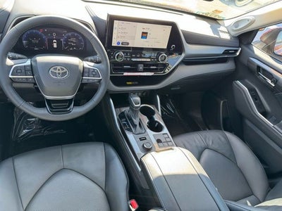 2025 Toyota Highlander Limited AWD