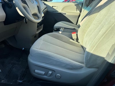 2014 Toyota Sienna LE FWD
