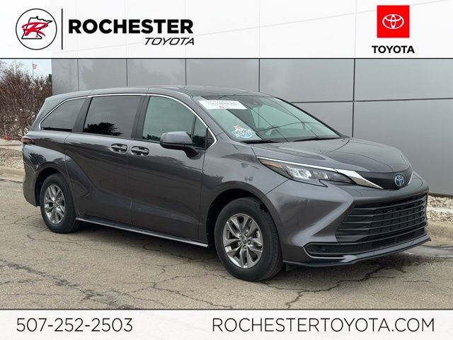 2025 Toyota Sienna LE 8 Passenger