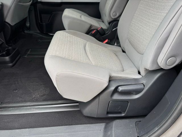 2025 Toyota Sienna LE 8 Passenger