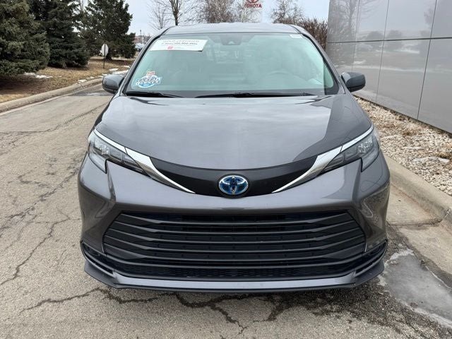 2025 Toyota Sienna LE 8 Passenger