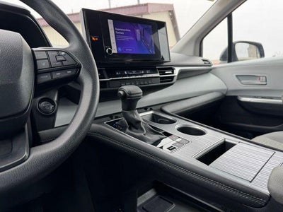 2025 Toyota Sienna LE 8 Passenger