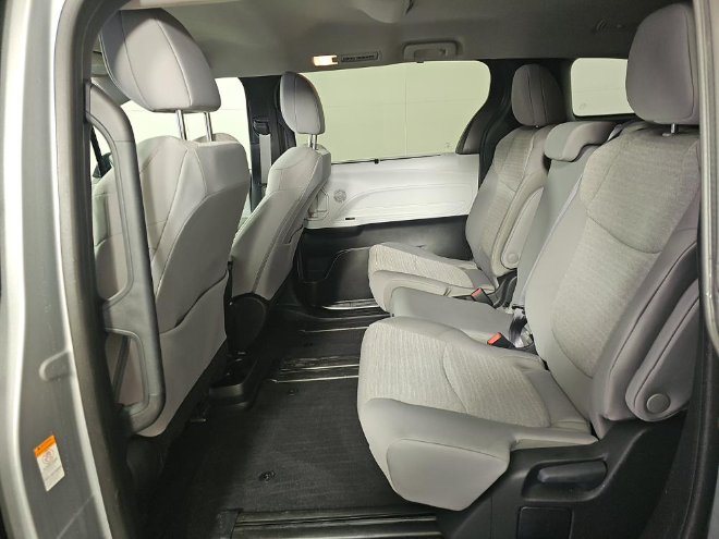 2025 Toyota Sienna LE 8 Passenger