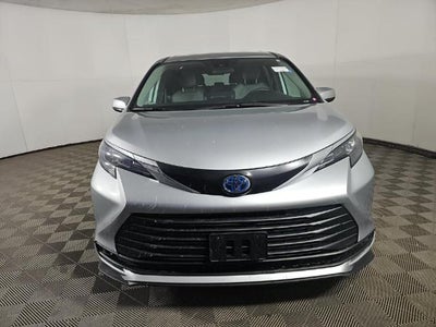 2025 Toyota Sienna LE 8 Passenger