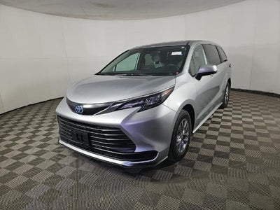 2025 Toyota Sienna LE 8 Passenger