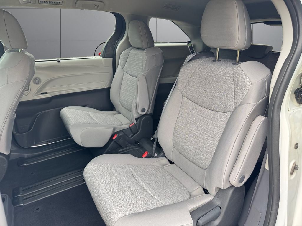 2023 Toyota Sienna LE 8 Passenger