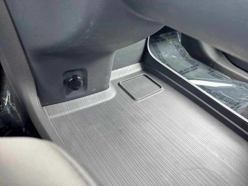 2023 Toyota Sienna LE 8 Passenger