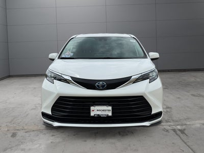 2025 Toyota Sienna LE 8 Passenger