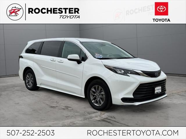 2025 Toyota Sienna LE 8 Passenger