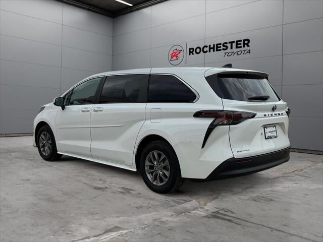2025 Toyota Sienna LE 8 Passenger