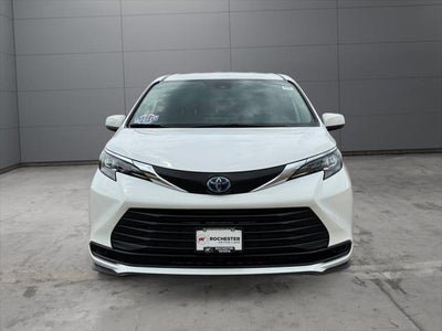 2025 Toyota Sienna LE 8 Passenger