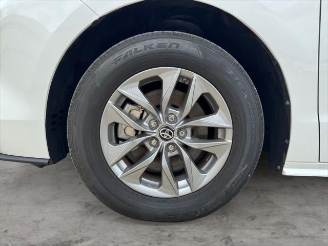 2025 Toyota Sienna LE 8 Passenger