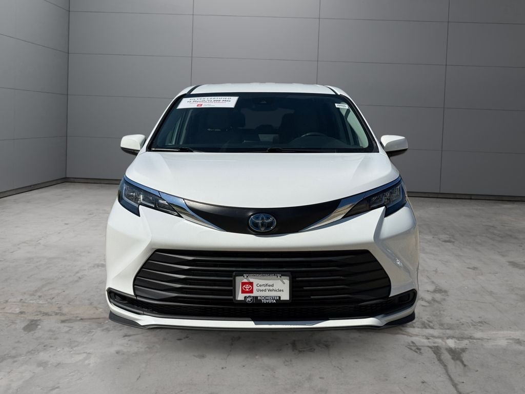 2021 Toyota Sienna LE 8 Passenger