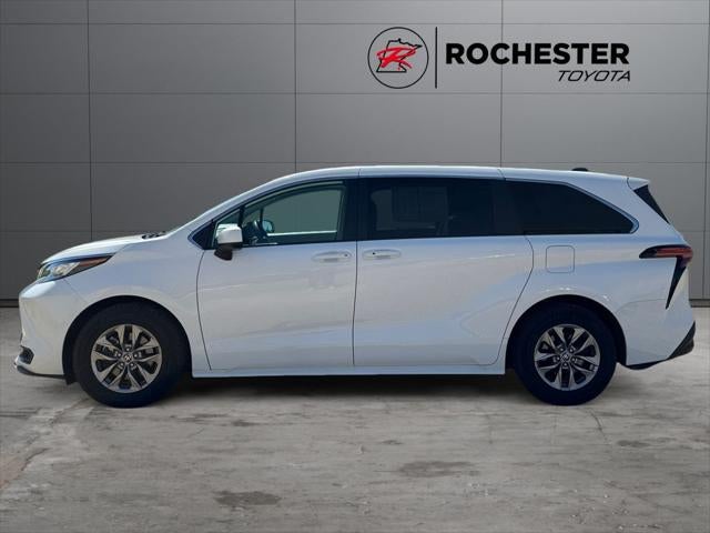 2021 Toyota Sienna LE 8 Passenger