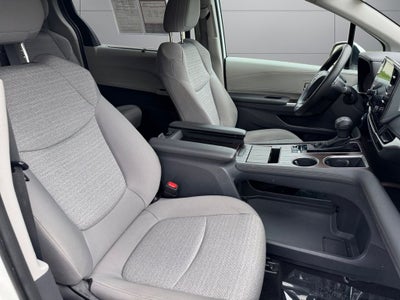2023 Toyota Sienna LE 8 Passenger