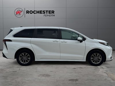 2023 Toyota Sienna LE 8 Passenger