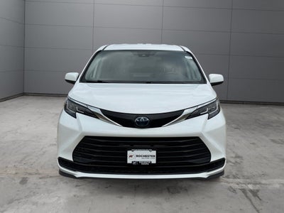 2023 Toyota Sienna LE 8 Passenger
