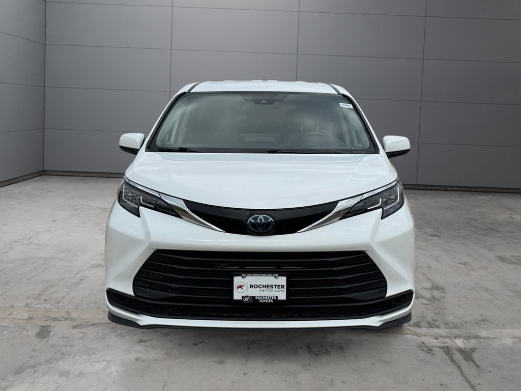 2023 Toyota Sienna LE 8 Passenger