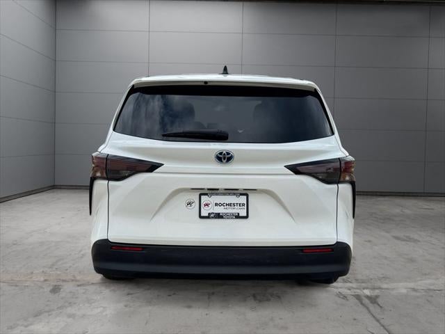 2023 Toyota Sienna LE 8 Passenger
