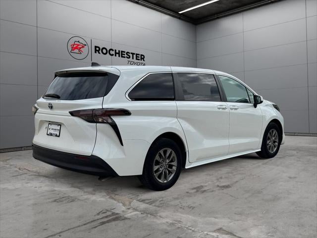 2023 Toyota Sienna LE 8 Passenger