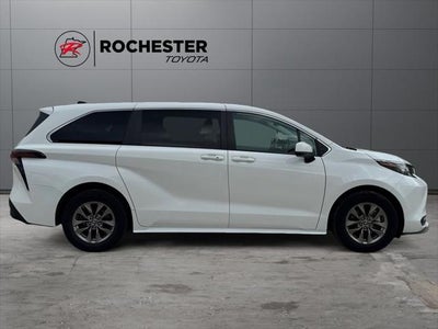 2023 Toyota Sienna LE 8 Passenger