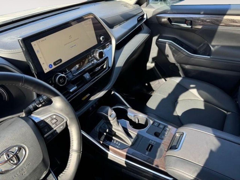 2023 Toyota Highlander Hybrid Limited AWD
