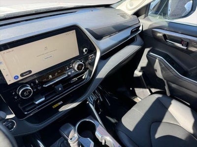 2023 Toyota Highlander Hybrid Limited AWD