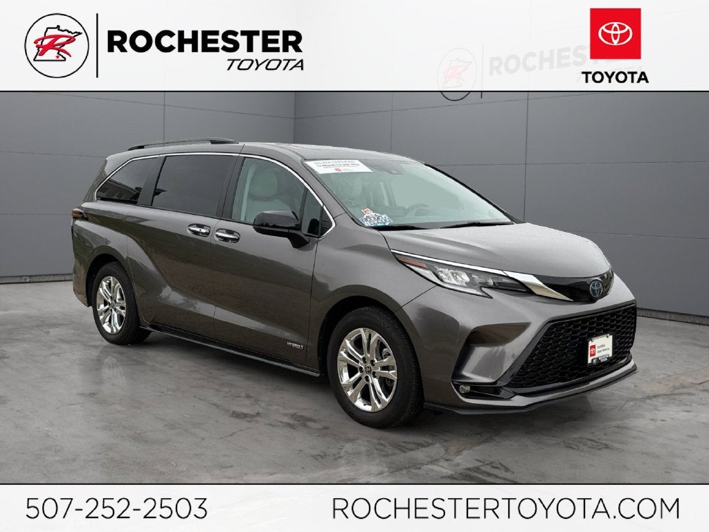 2021 Toyota Sienna XSE 7 Passenger