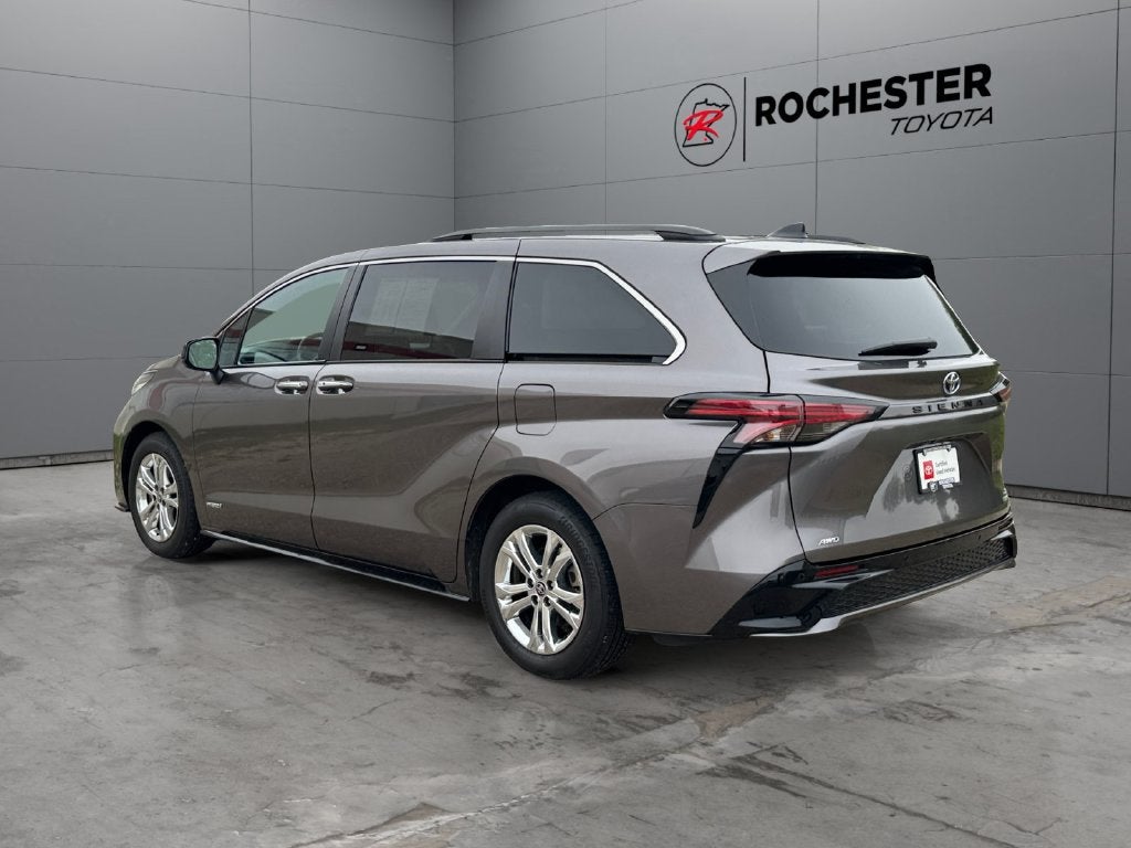 2021 Toyota Sienna XSE 7 Passenger