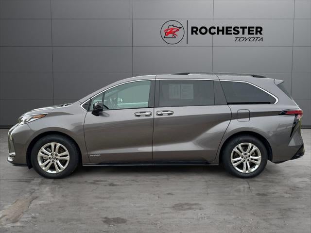 2021 Toyota Sienna XSE 7 Passenger