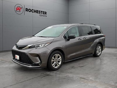 2021 Toyota Sienna XSE 7 Passenger