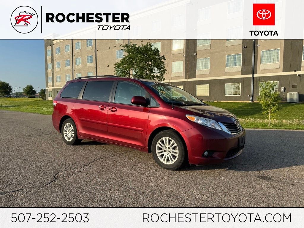 2013 Toyota Sienna XLE 8 Passenger