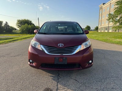 2013 Toyota Sienna XLE 8 Passenger