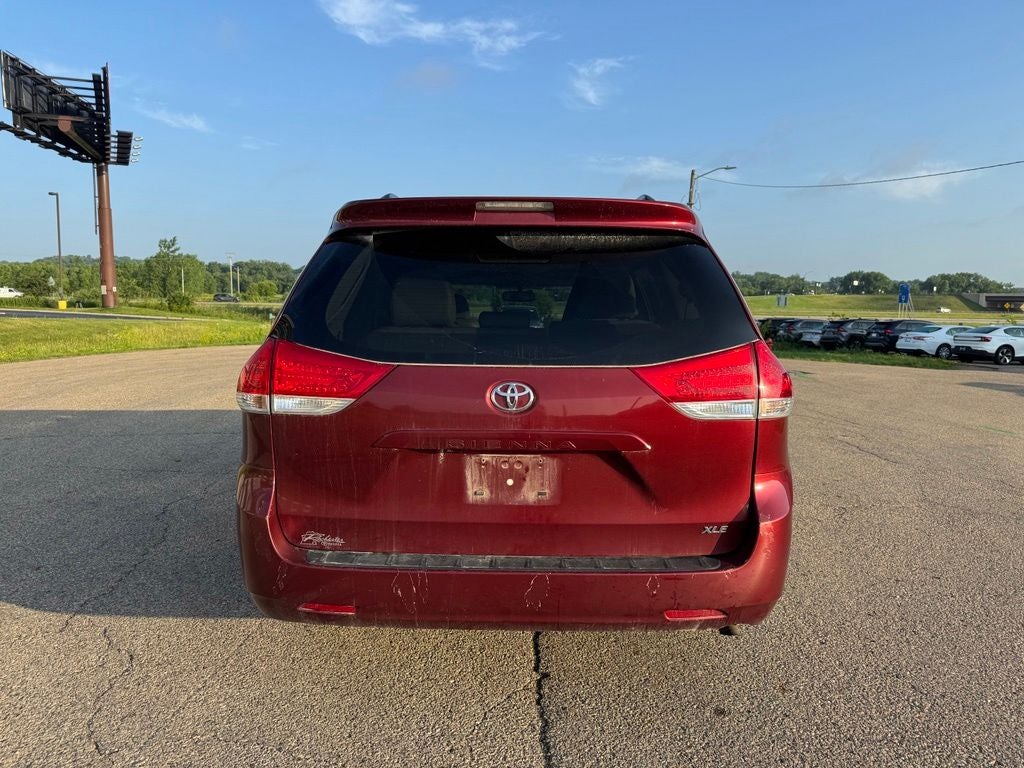 2013 Toyota Sienna XLE 8 Passenger