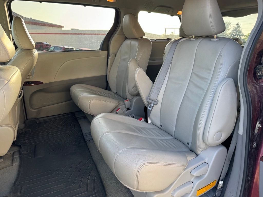 2013 Toyota Sienna XLE 8 Passenger