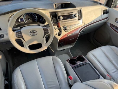 2013 Toyota Sienna XLE 8 Passenger