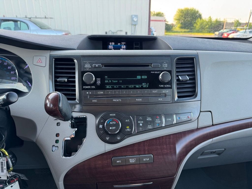 2013 Toyota Sienna XLE 8 Passenger