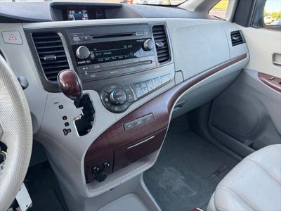 2013 Toyota Sienna XLE 8 Passenger