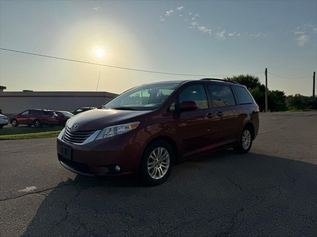 2013 Toyota Sienna XLE 8 Passenger