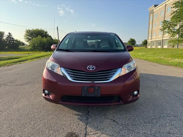 2013 Toyota Sienna XLE 8 Passenger