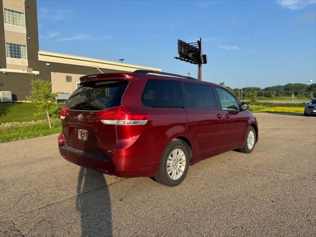 2013 Toyota Sienna XLE 8 Passenger