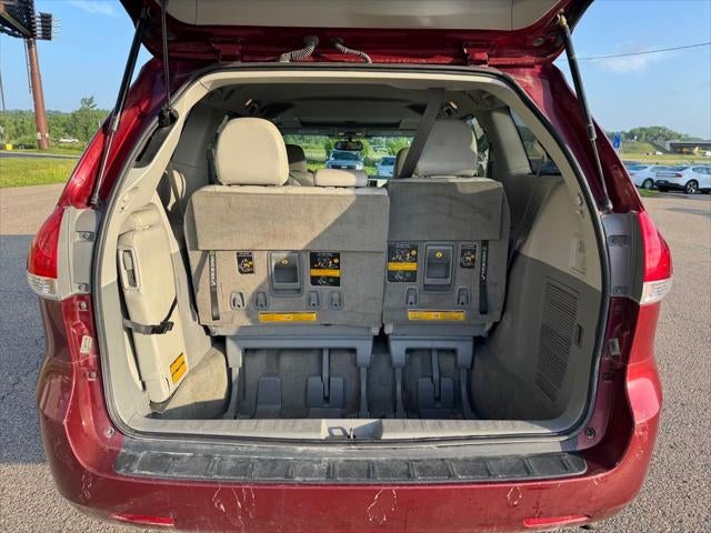 2013 Toyota Sienna XLE 8 Passenger