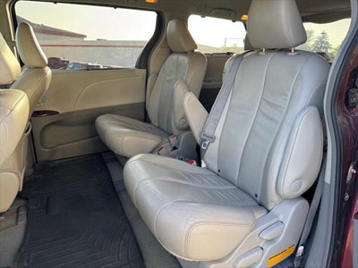 2013 Toyota Sienna XLE 8 Passenger