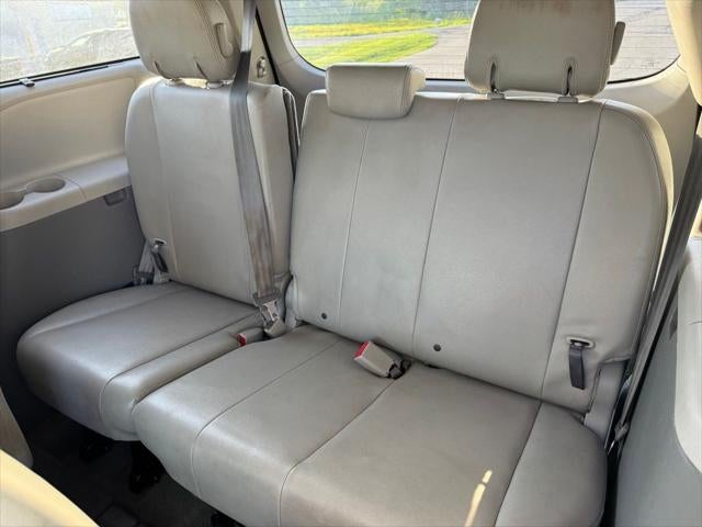 2013 Toyota Sienna XLE 8 Passenger