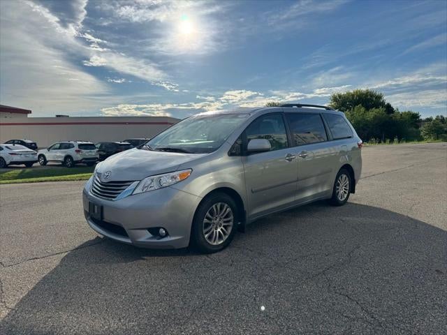 2015 Toyota Sienna XLE 8 Passenger