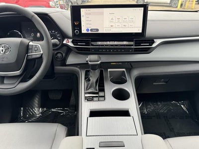2025 Toyota Sienna XLE 8 Passenger