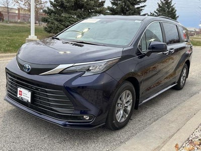 2025 Toyota Sienna XLE 8 Passenger