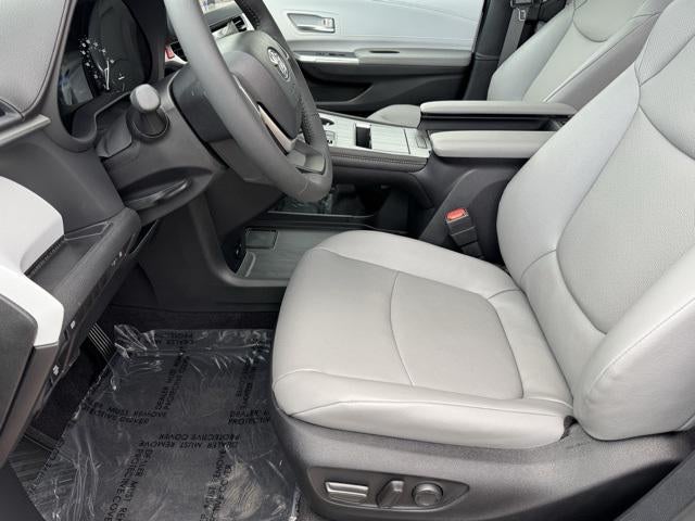 2025 Toyota Sienna XLE 8 Passenger
