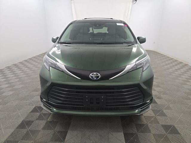 2025 Toyota Sienna XLE 8 Passenger